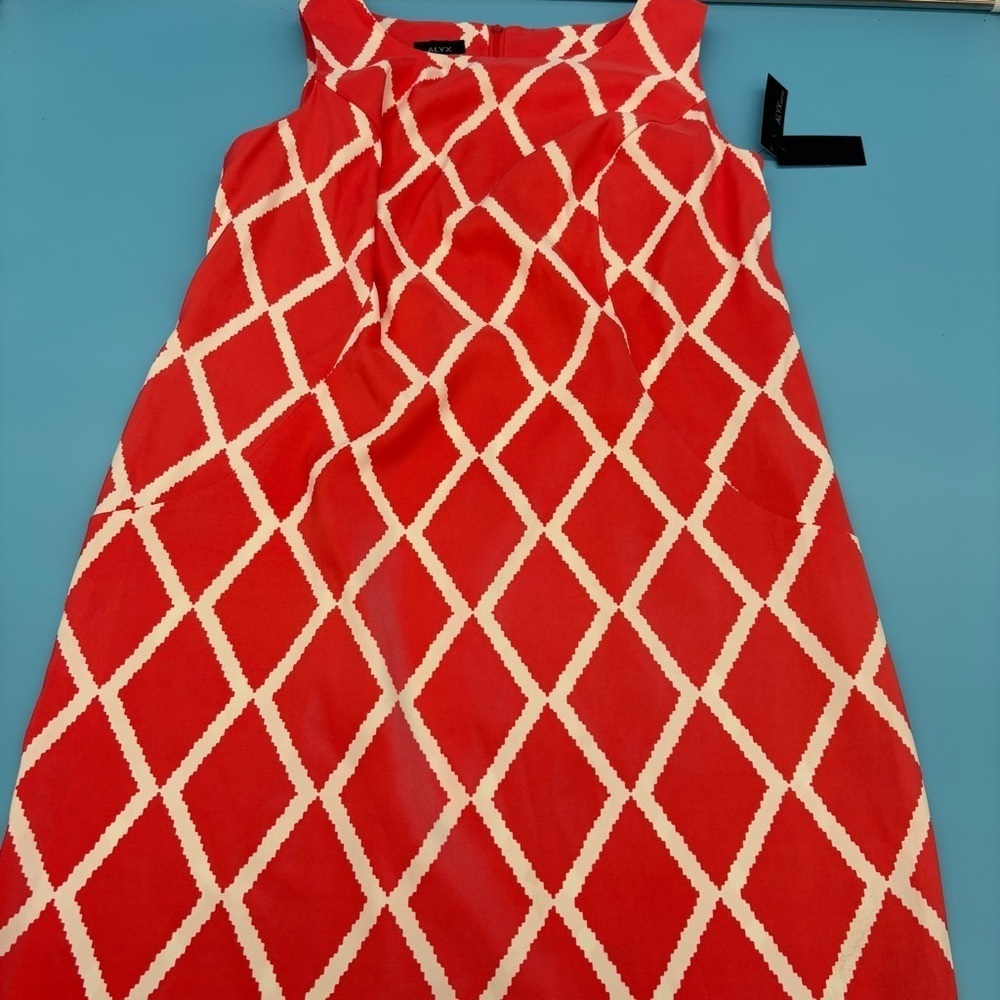 Alyx Woman Salmon and White Geometric Dress Size 14W Knee Length
